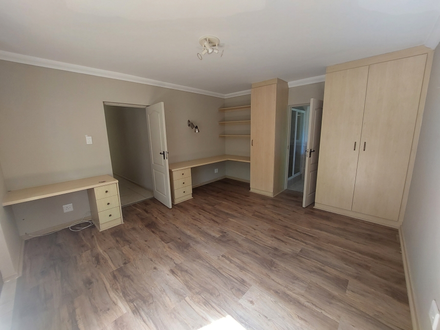 4 Bedroom Property for Sale in Panorama Western Cape